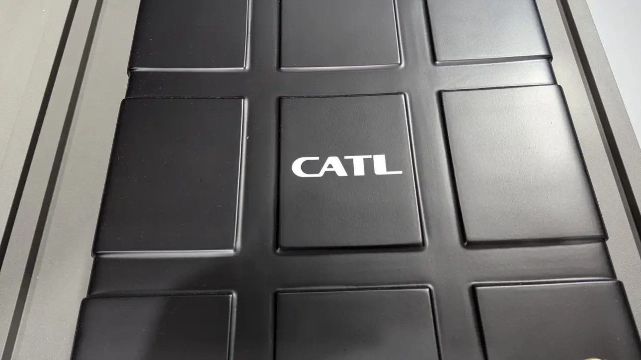 Все свое ношу с собой: китайкий производитель батарей хочет завезти в Европу китайцев