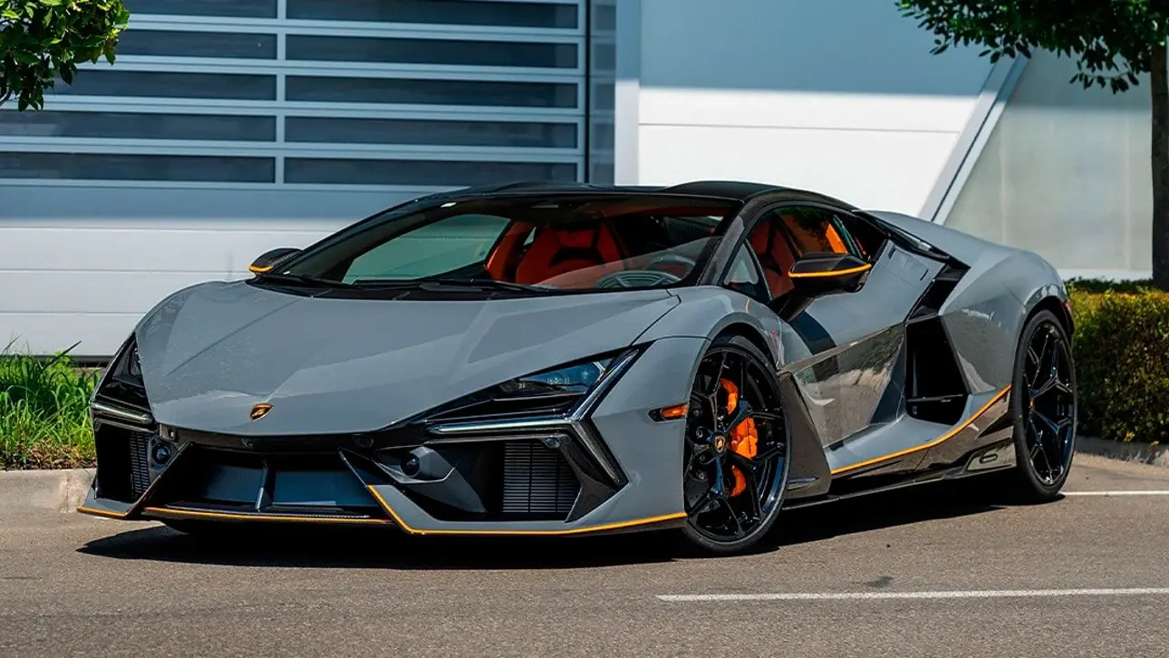     :  Lamborghini Revuelto   