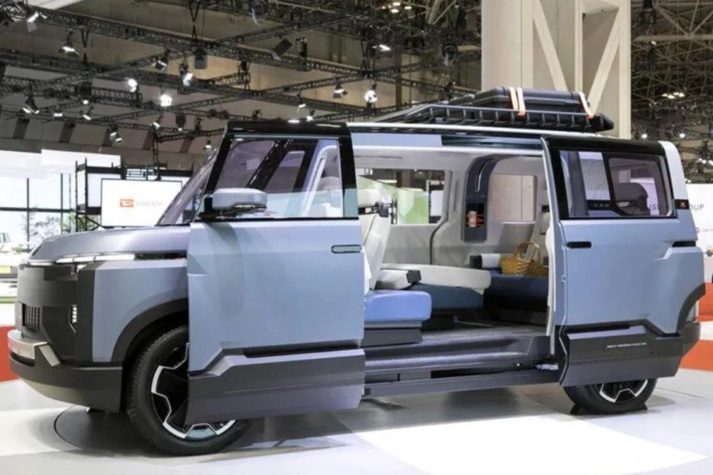 Toyota  "" Mitsubishi Delica:     