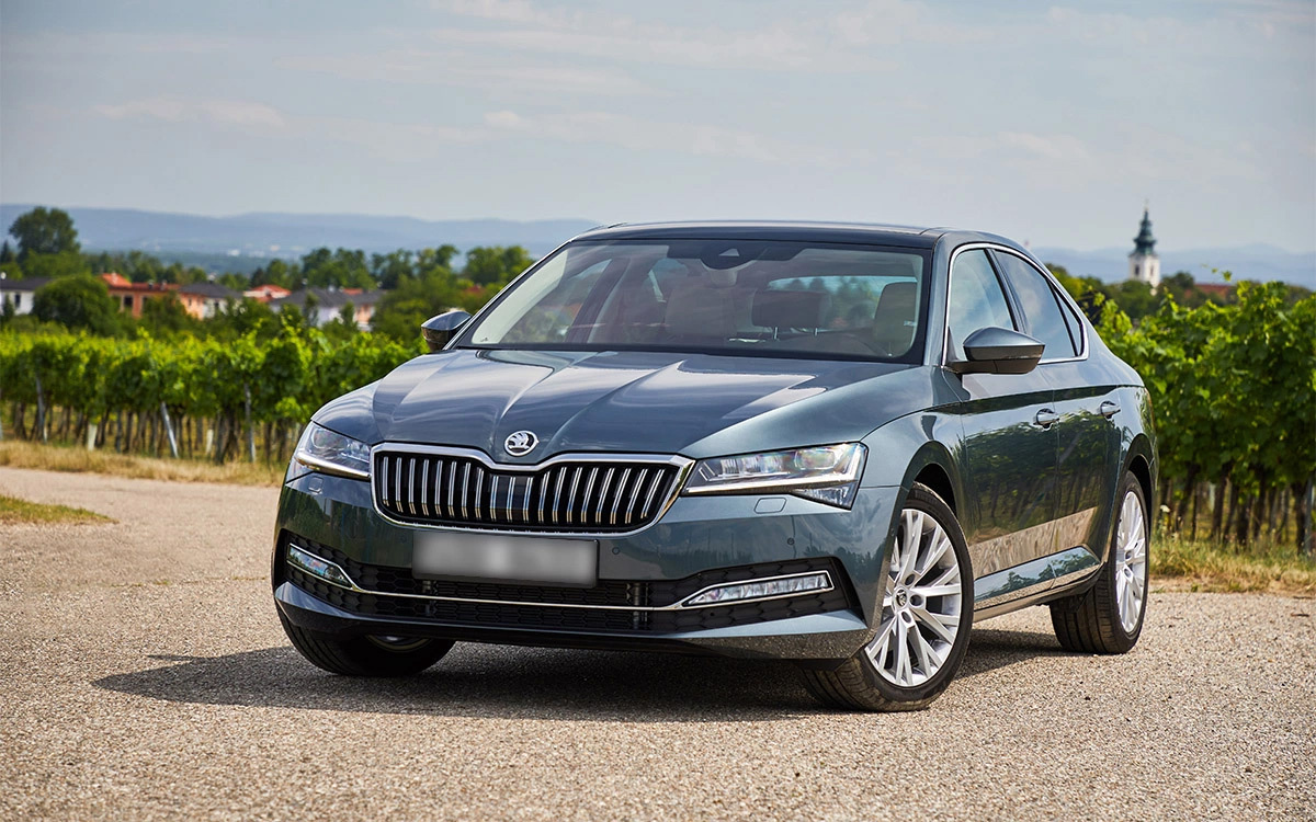      Skoda Superb  2,0-      4,3       ,   2020 