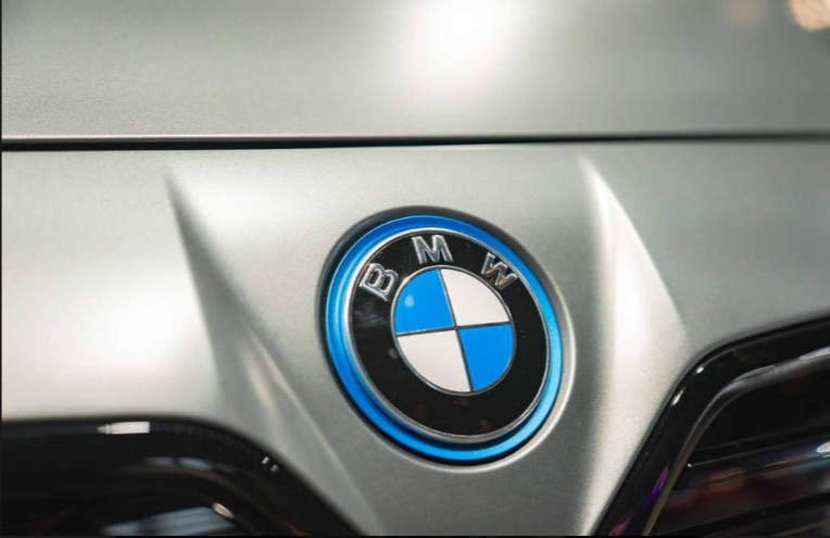 ������� ����������� BMW ������� � 2,8 ����