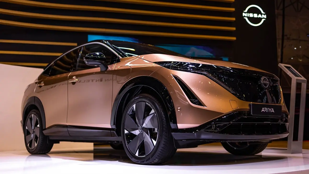 Nissan      :   Apple