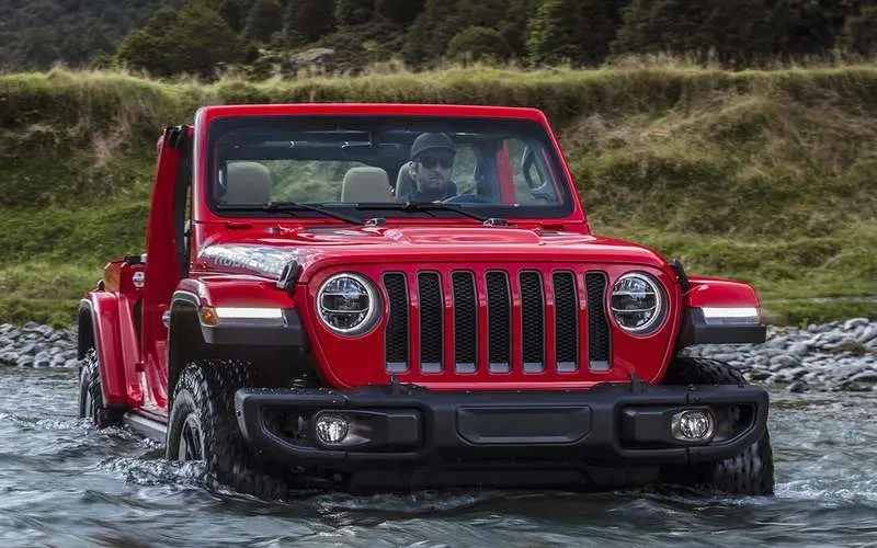    ,   Jeep Wrangler  Grand Cherokee  .         :   Jeep     