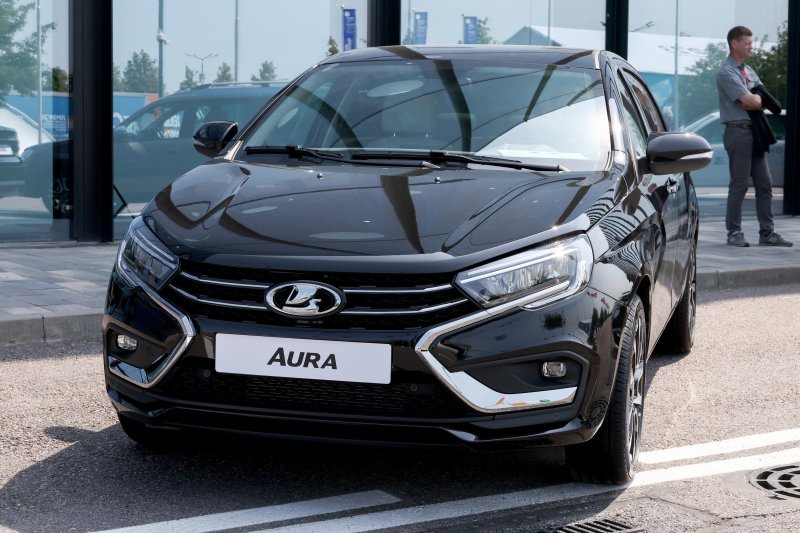  : Lada Aura       