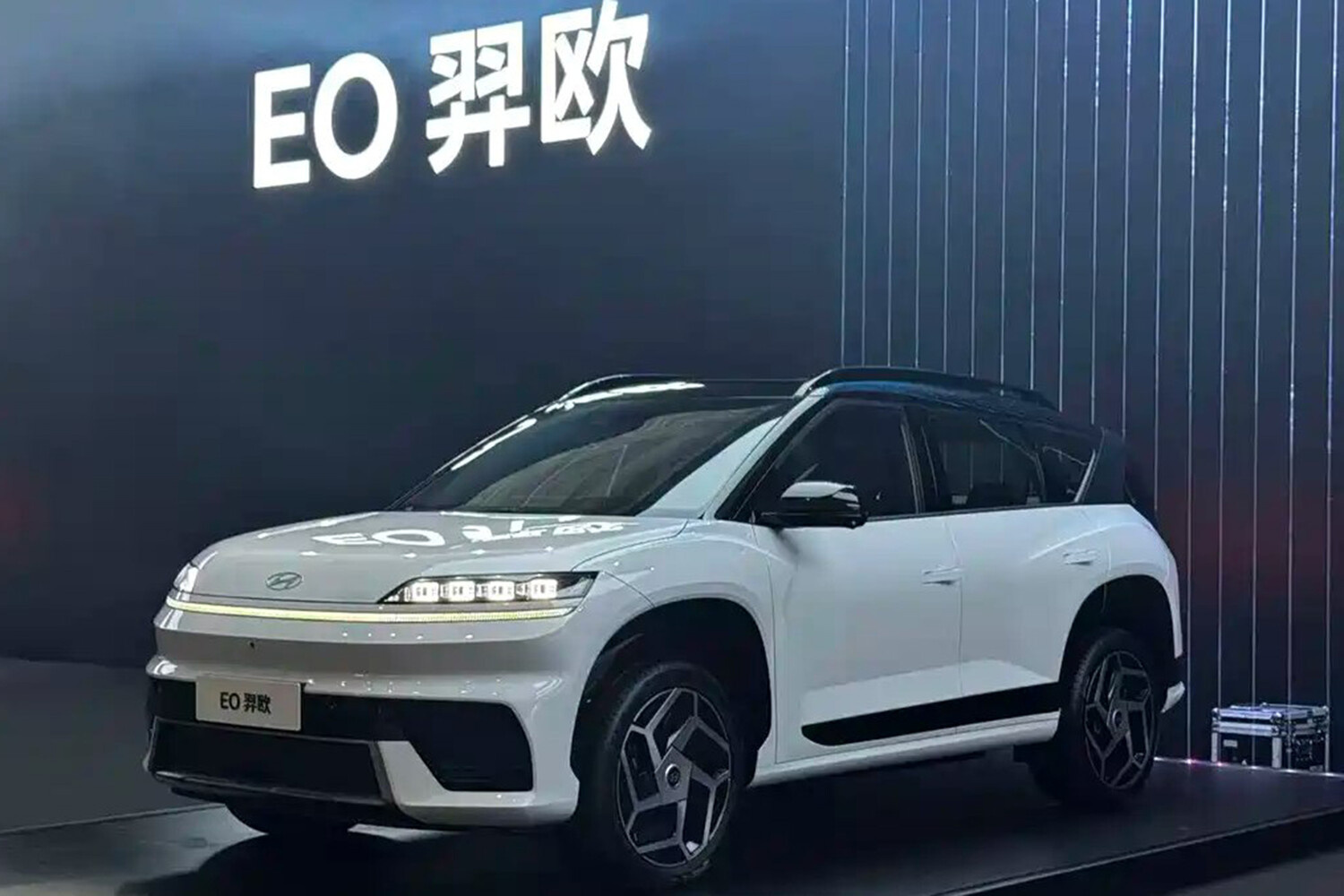 Представлен кроссовер Hyundai EO без панели приборов