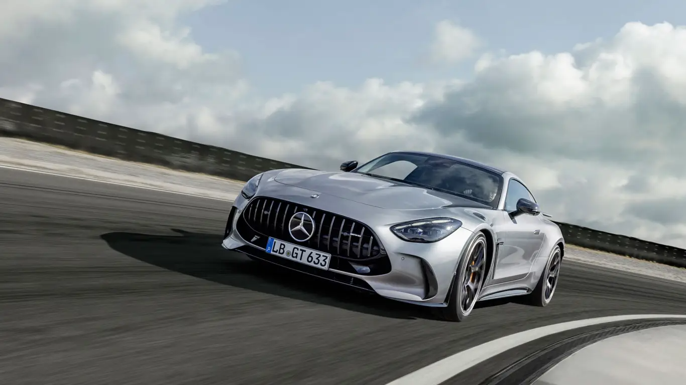   Mercedes-AMG GT63 2025.       DeLorean DMC-12