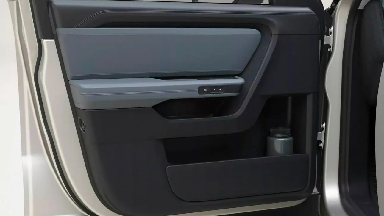     : Rivian        Tesla
