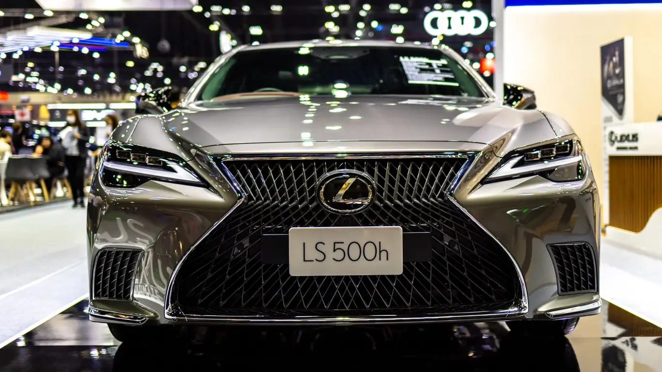 Lexus  2030     