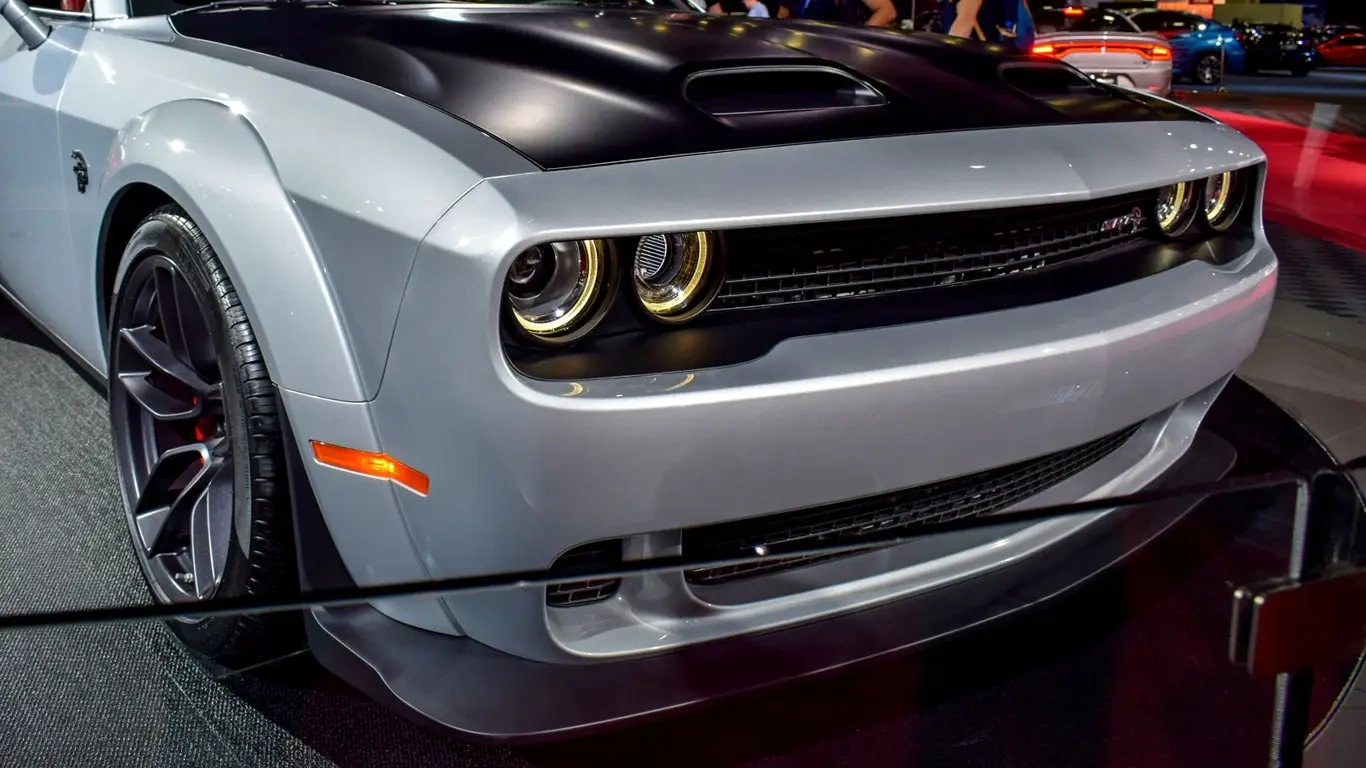 Dodge Challenger SRT Demon:      