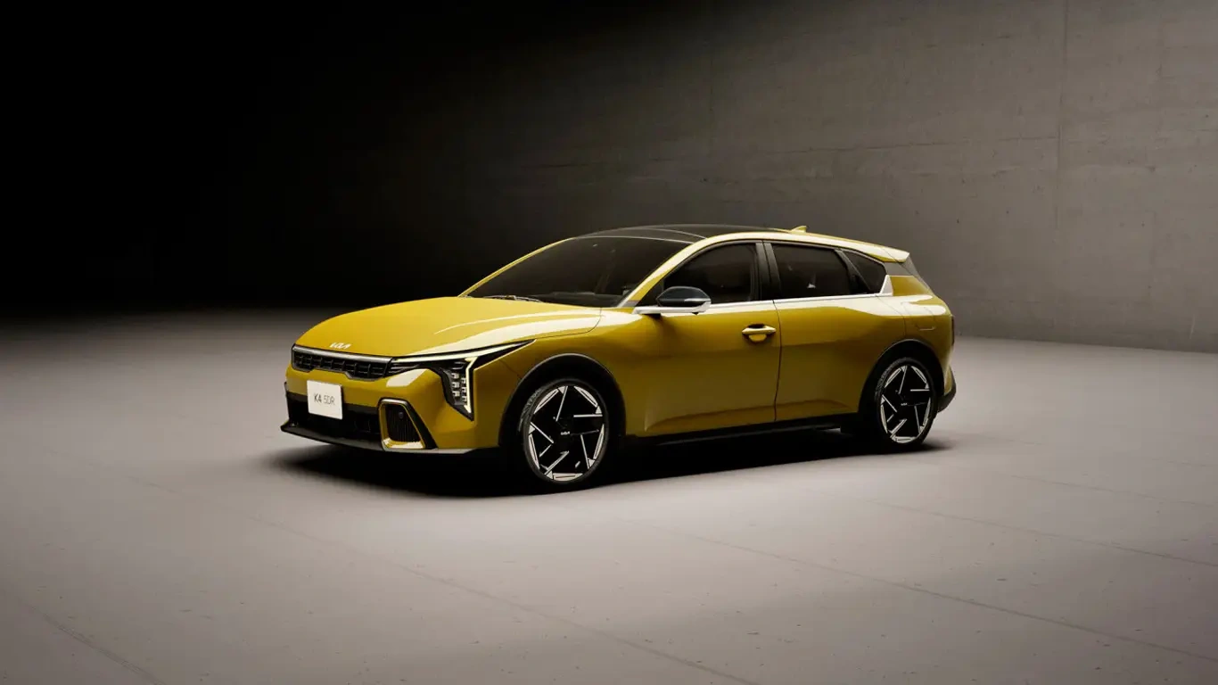    Golf: Kia K4     