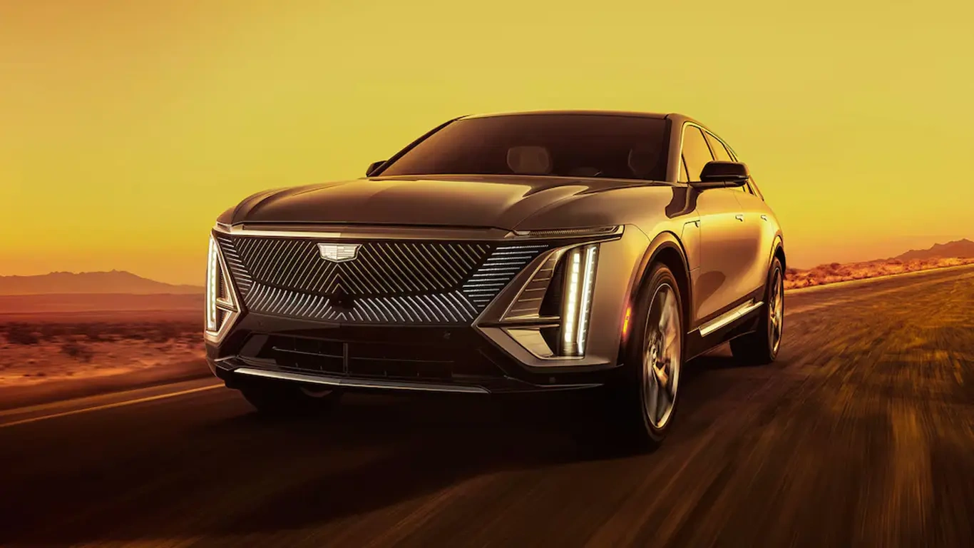 ��������� ������ Cadillac Lyriq �� ������� ��������� ������� Surround Vision Recorder
