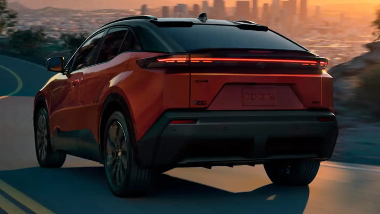 Toyota  C-HR  : 338 ..    Tesla