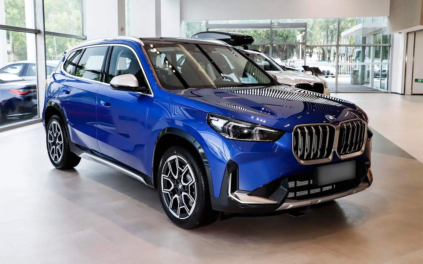  BMW X1,     ,   :     200 . 
