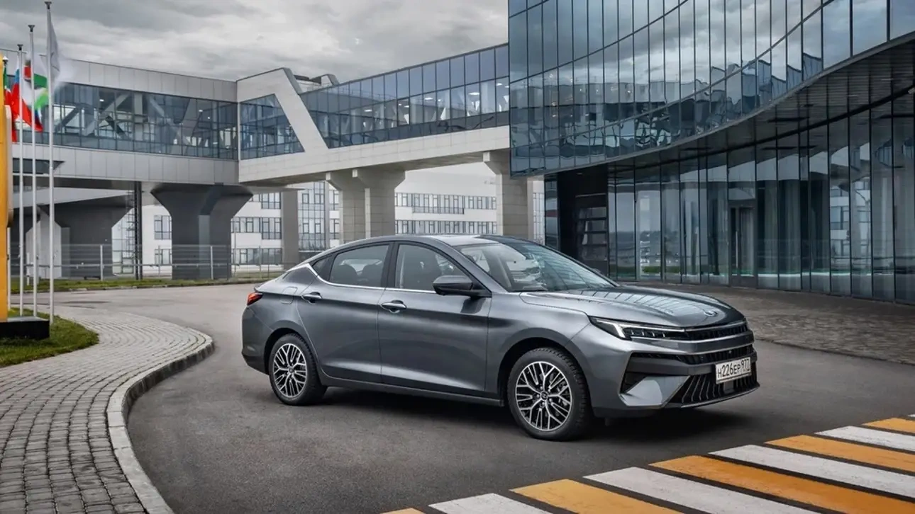 До 100 км/ч за 7,8 секунды и дешевле китайцев: первый отечественный лифтбэк уже у дилеров