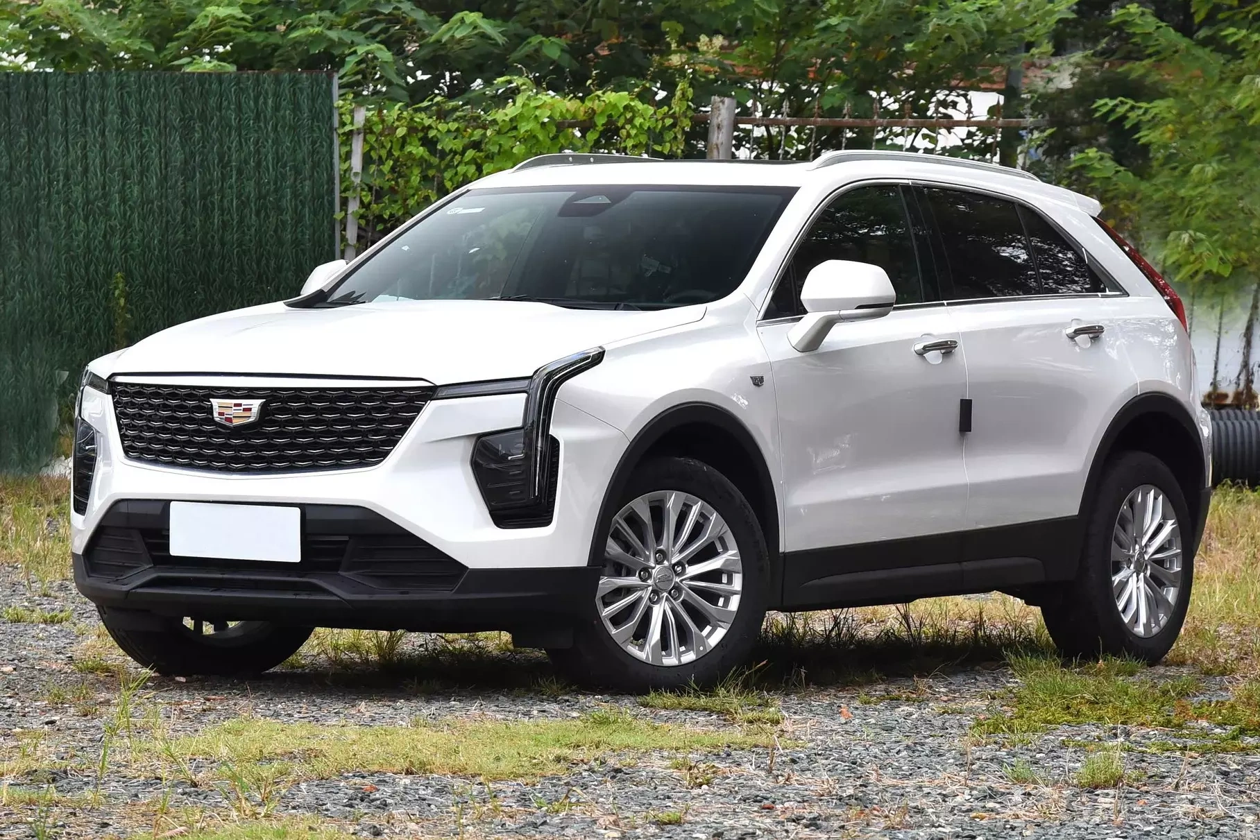 Cadillac    XT4:  1,5   Lada Aura
