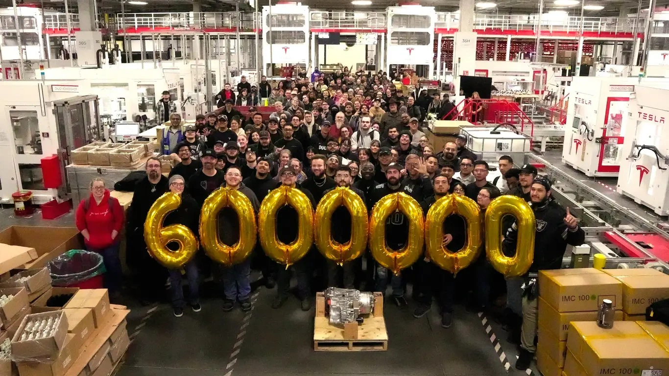 Tesla Giga Nevada ������ ����� ������ � ������ ������