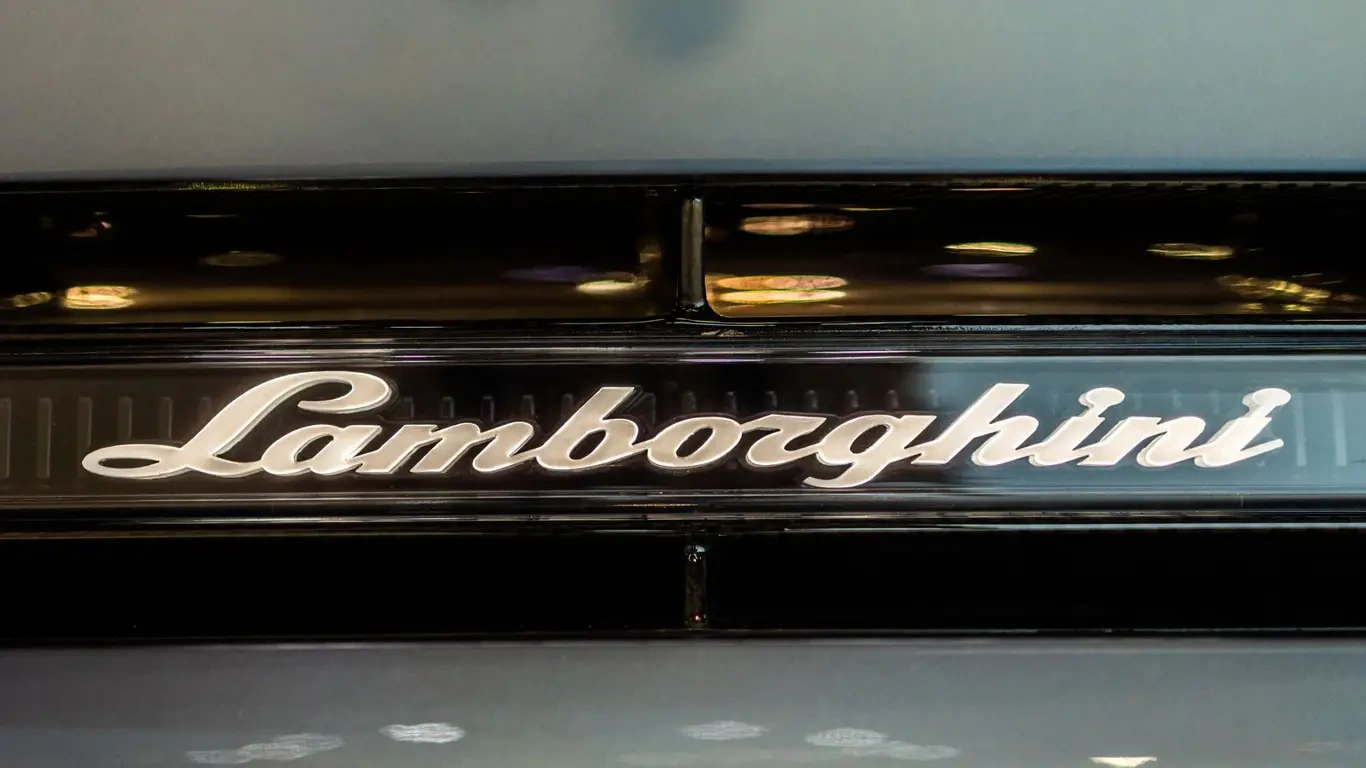 ���� Lamborghini Revuelto ������� ������� � � ���� �� � �������