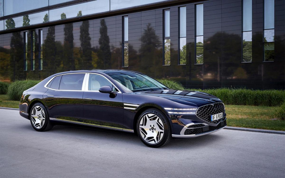       Genesis G90 Limousine   