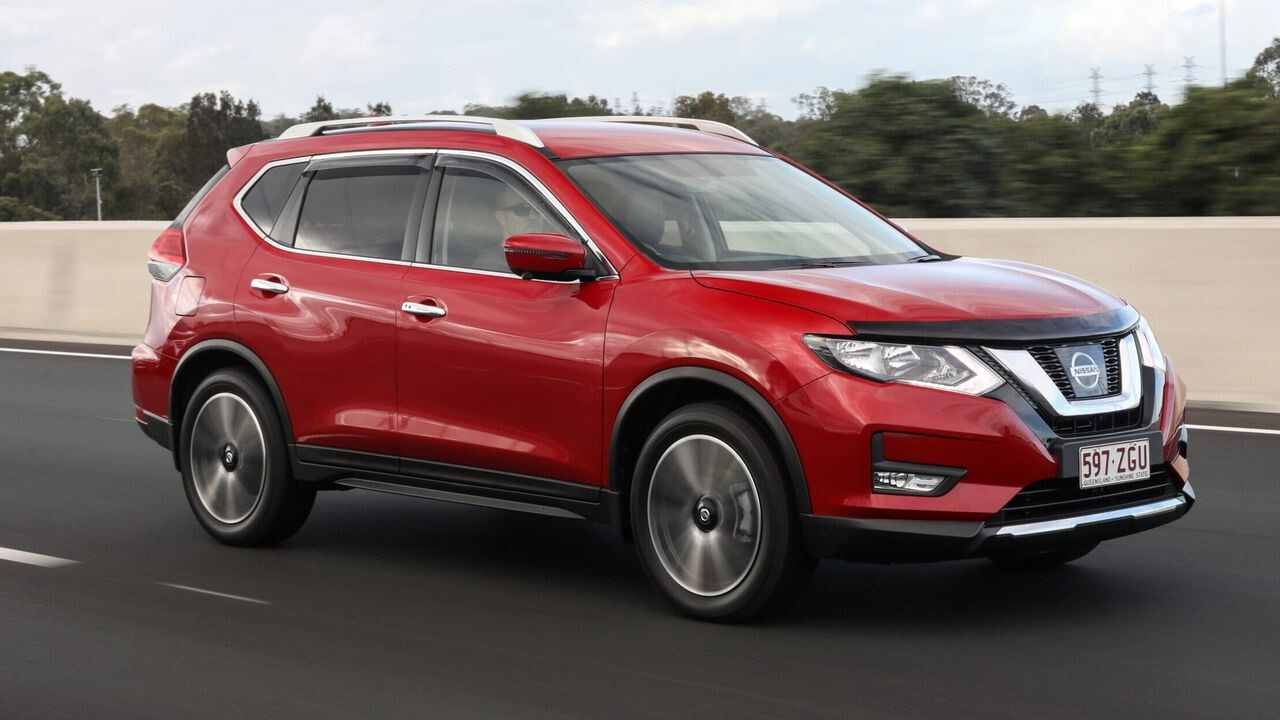 В России вернулись в продажу новые кроссоверы Nissan X-Trail третьего поколения