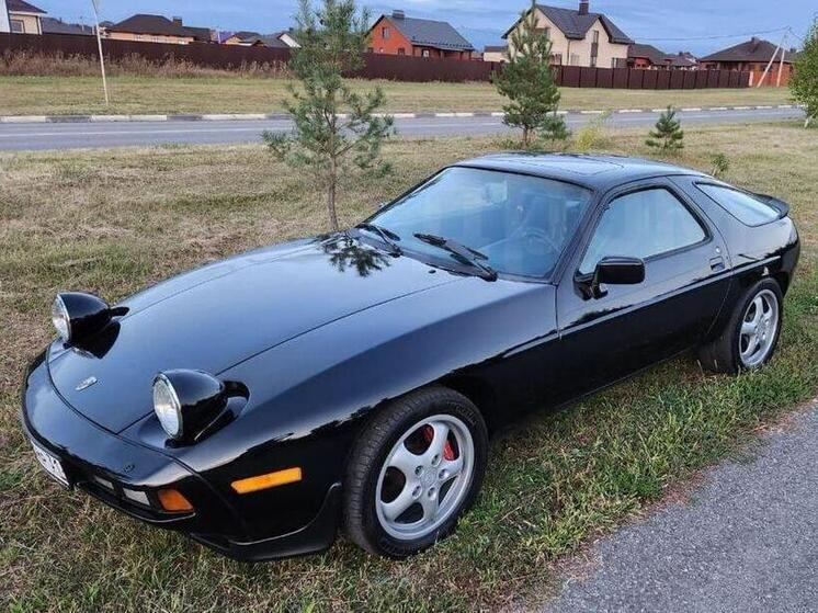  Porsche 928  2,6     