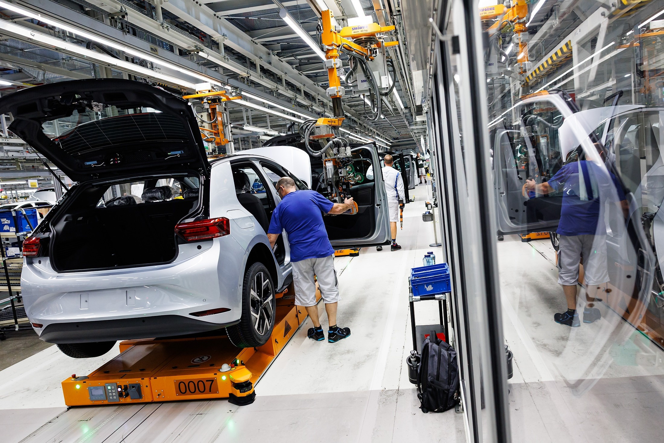 Volkswagen планирует сократить 50 тысяч сотрудников в Германии к 2030 году