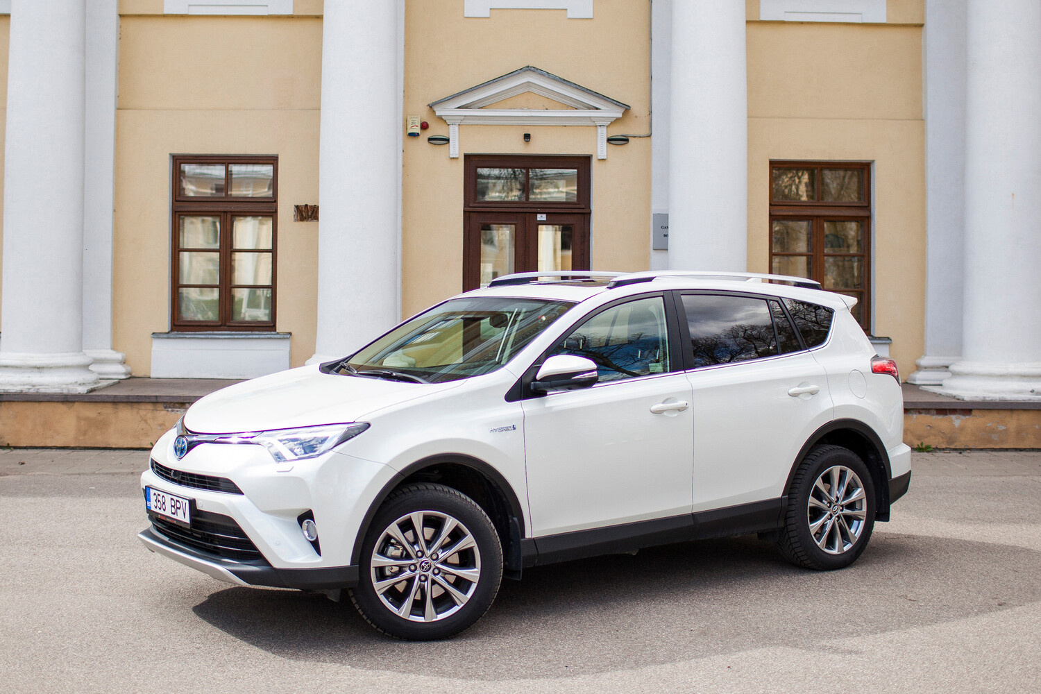  ,   Toyota RAV4  Mitsubishi Outlander  5   