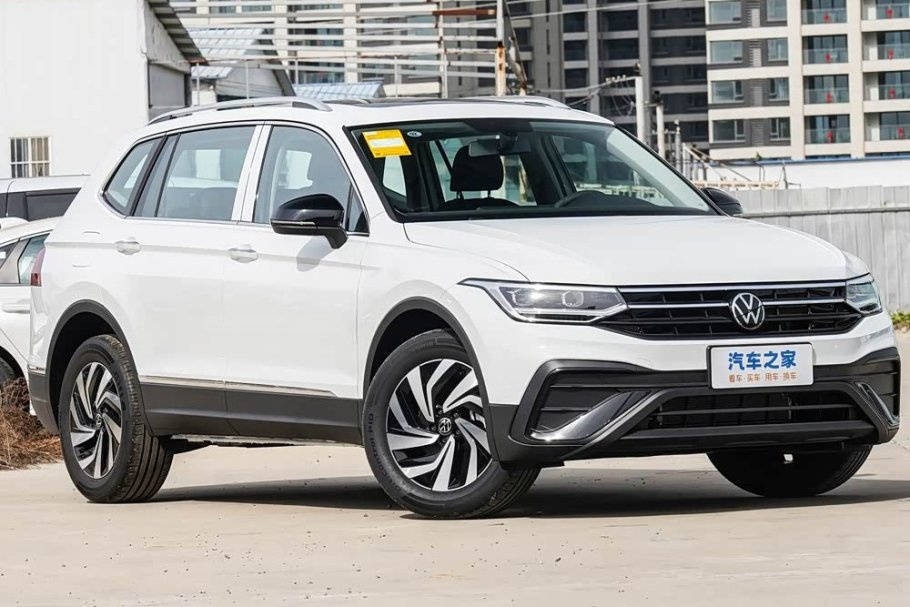  Volkswagen Tiguan L   :  2  