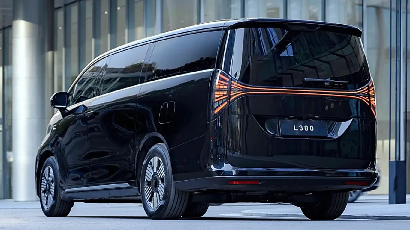   :       LEVC L380  Geely