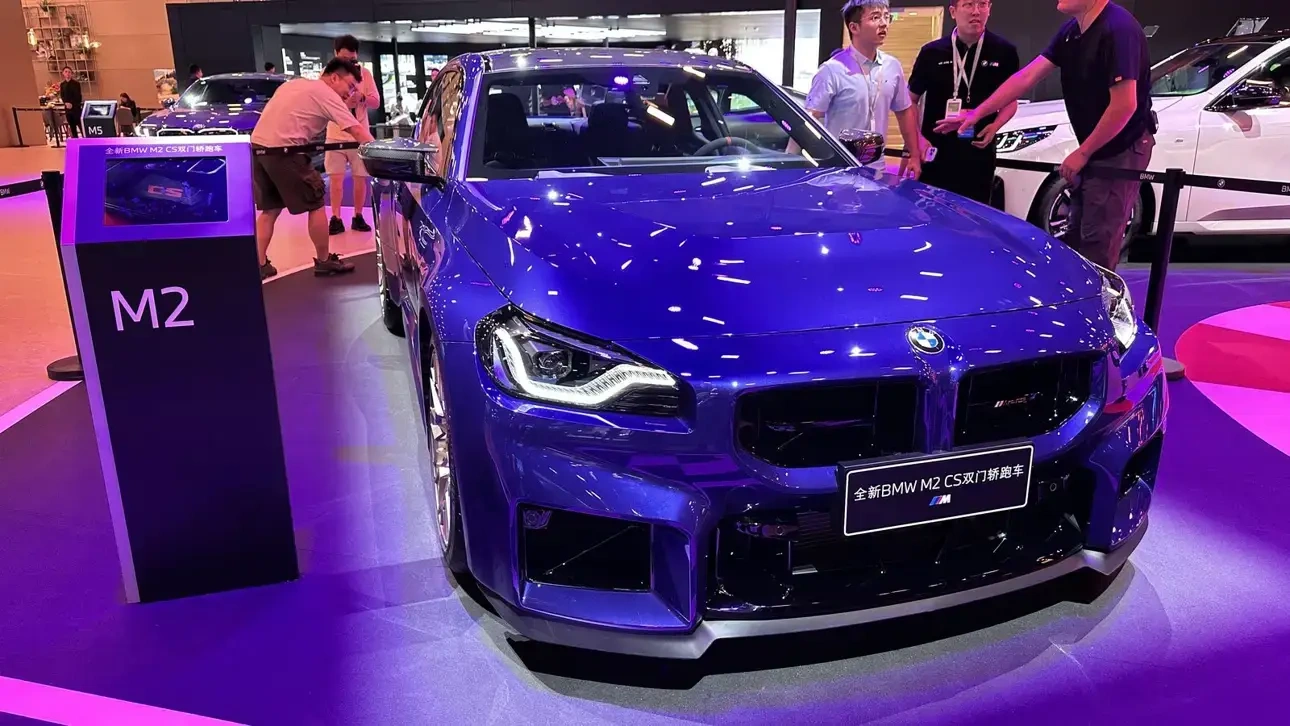 530 ���, ������ ������ � 73 ��������: BMW M2 CS ������� �������� ����� ��������