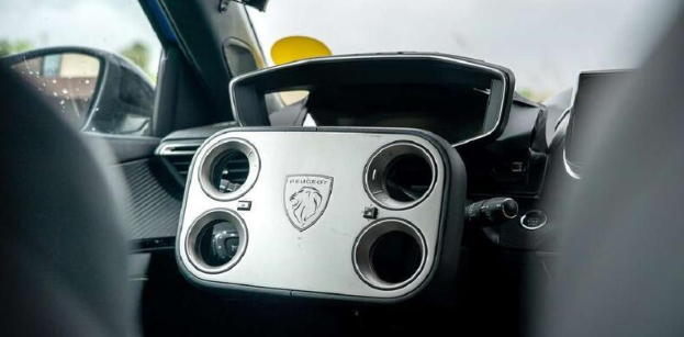   Hypersquare     Peugeot 2008