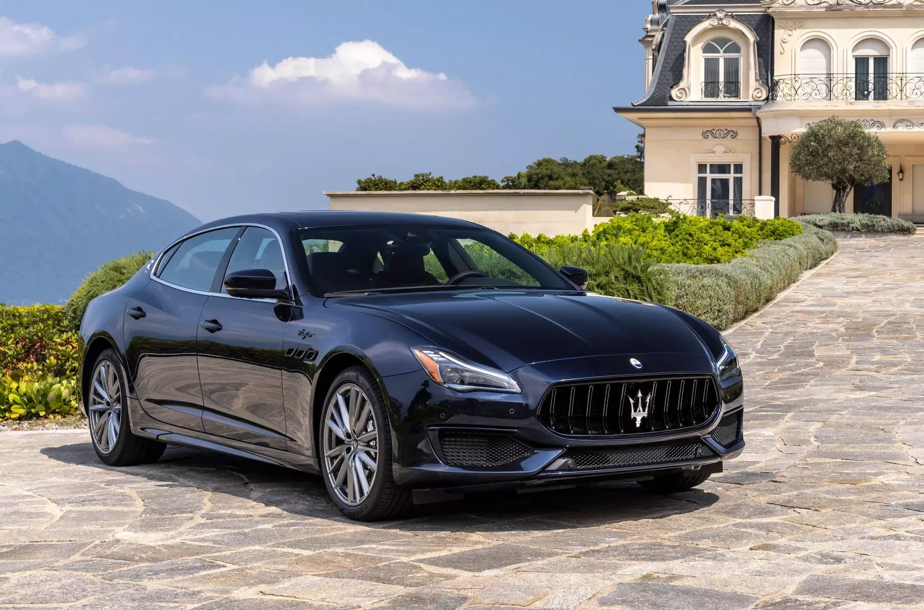   Maserati Quattroporte Grand Finale  MC20 Iris