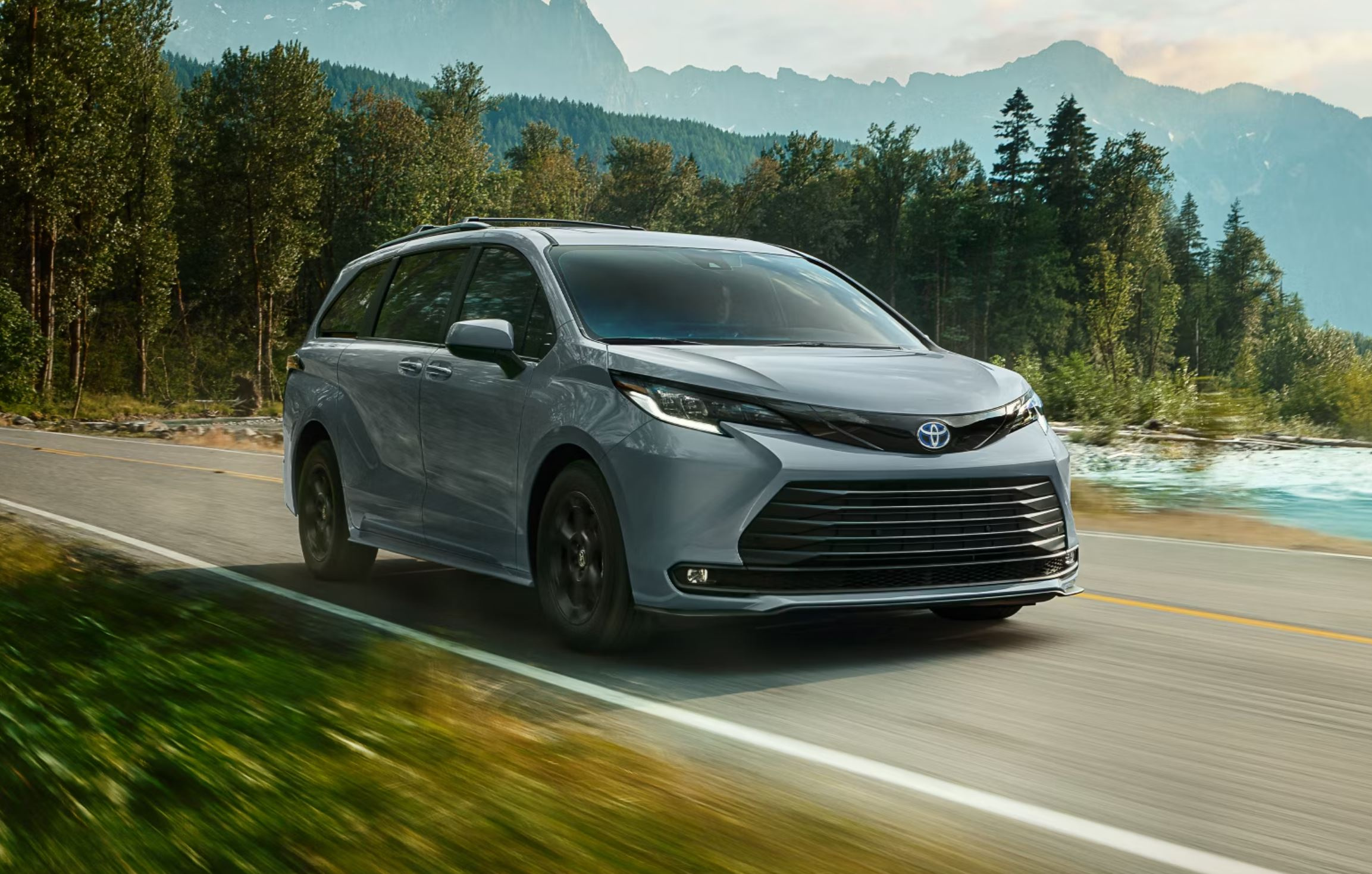       .   Toyota Sienna 2024        