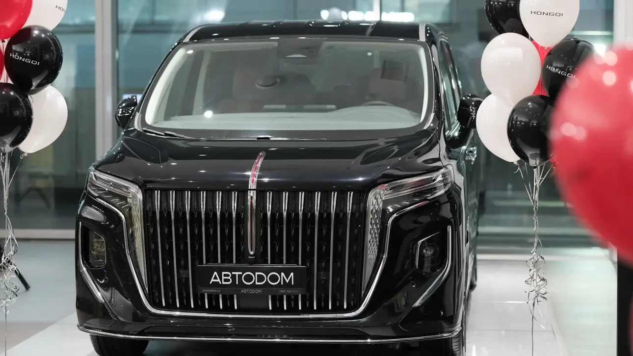 Премиальный шоу-рум и новый HQ9 за один день: в РФ появился аналог Toyota Alphard