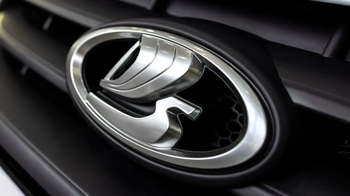  :  LADA Vesta    ,   