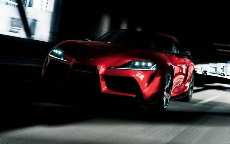    Toyota Supra   5- V8