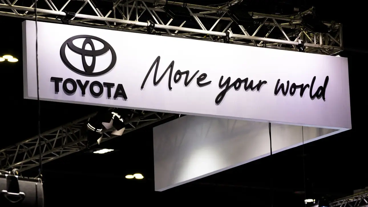 Toyota  :     