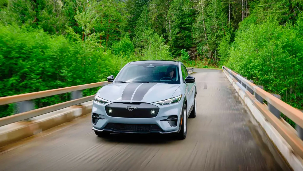 Без партнеров и без лишнего пафоса: Ford учит машины ездить самостоятельно