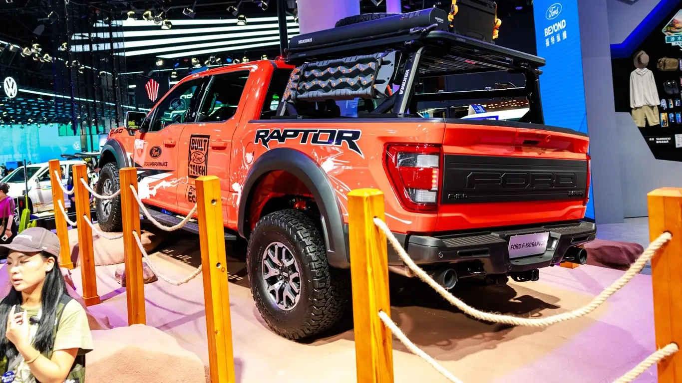 Ford F-150 Raptor ��������� �� ������� � ������ �� �135 000