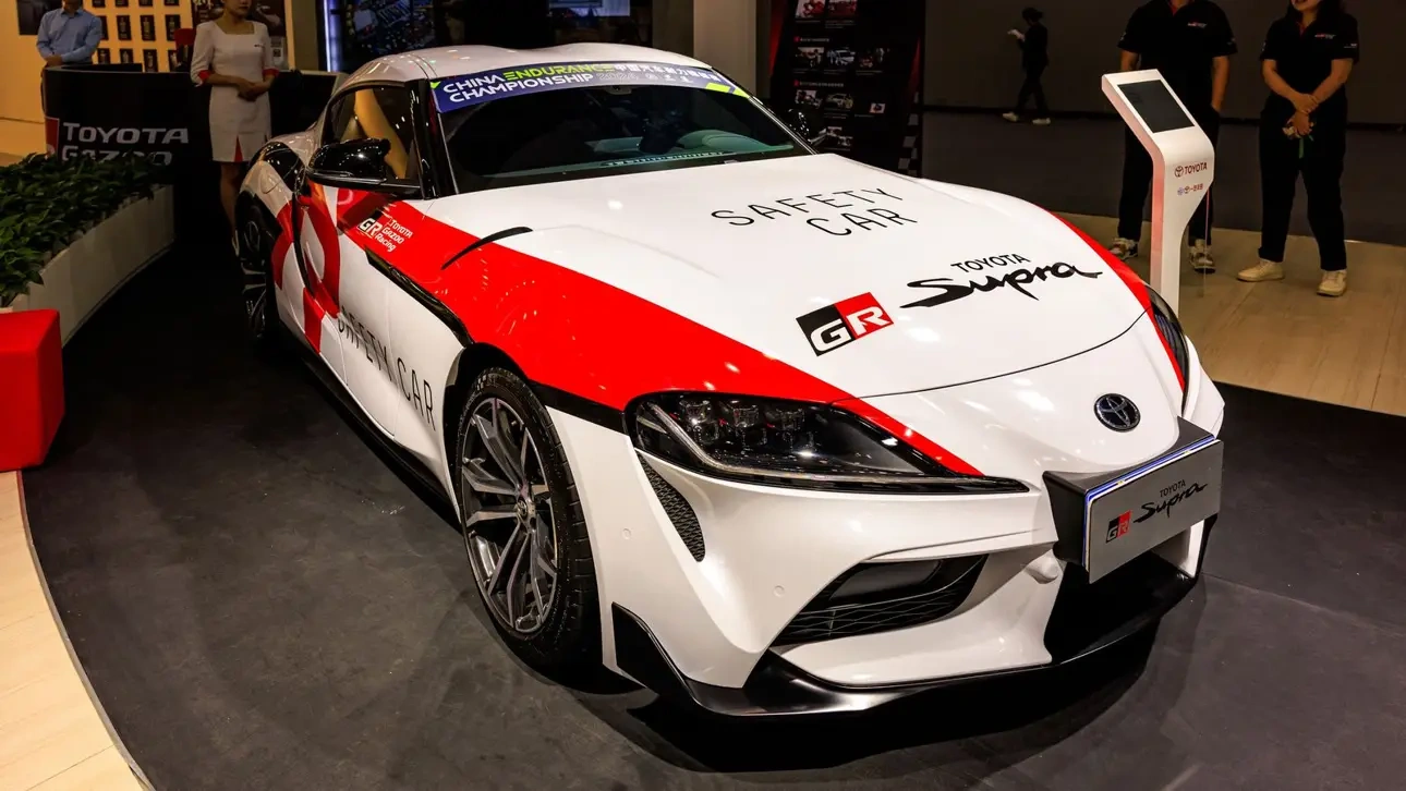  Toyota Supra   V8:   