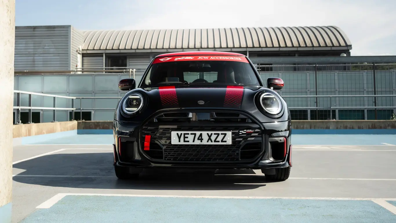     : MINI Cooper       Porsche