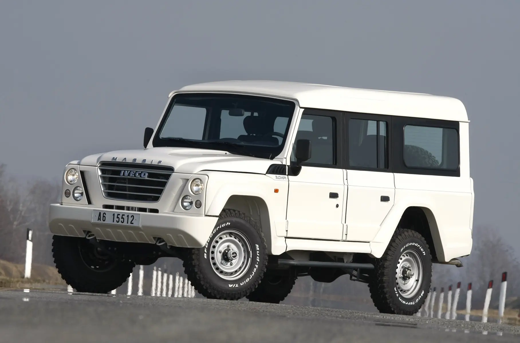   Land Rover     