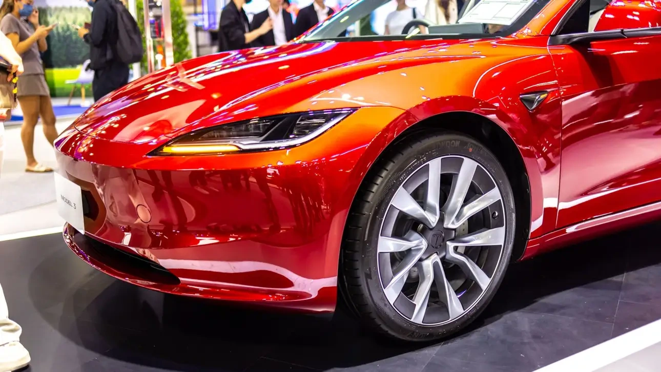   Tesla Model 3    :  ,     
