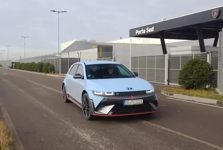  Lamborghini   - Hyundai Ioniq