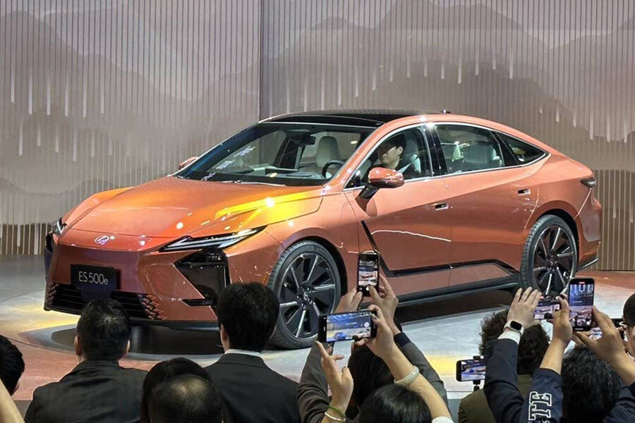 Lexus       ES    