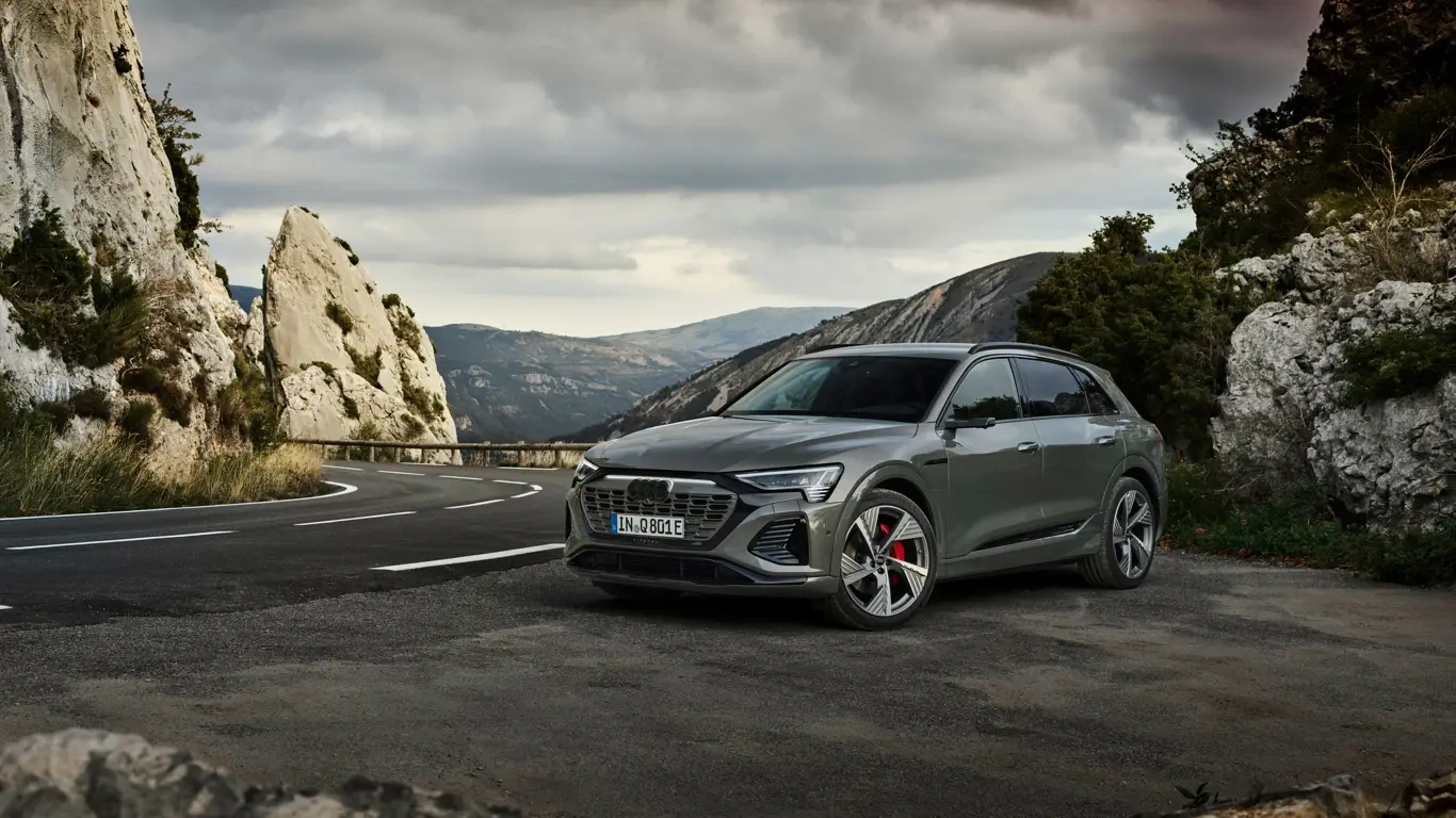  : Audi Q8 e-tron 