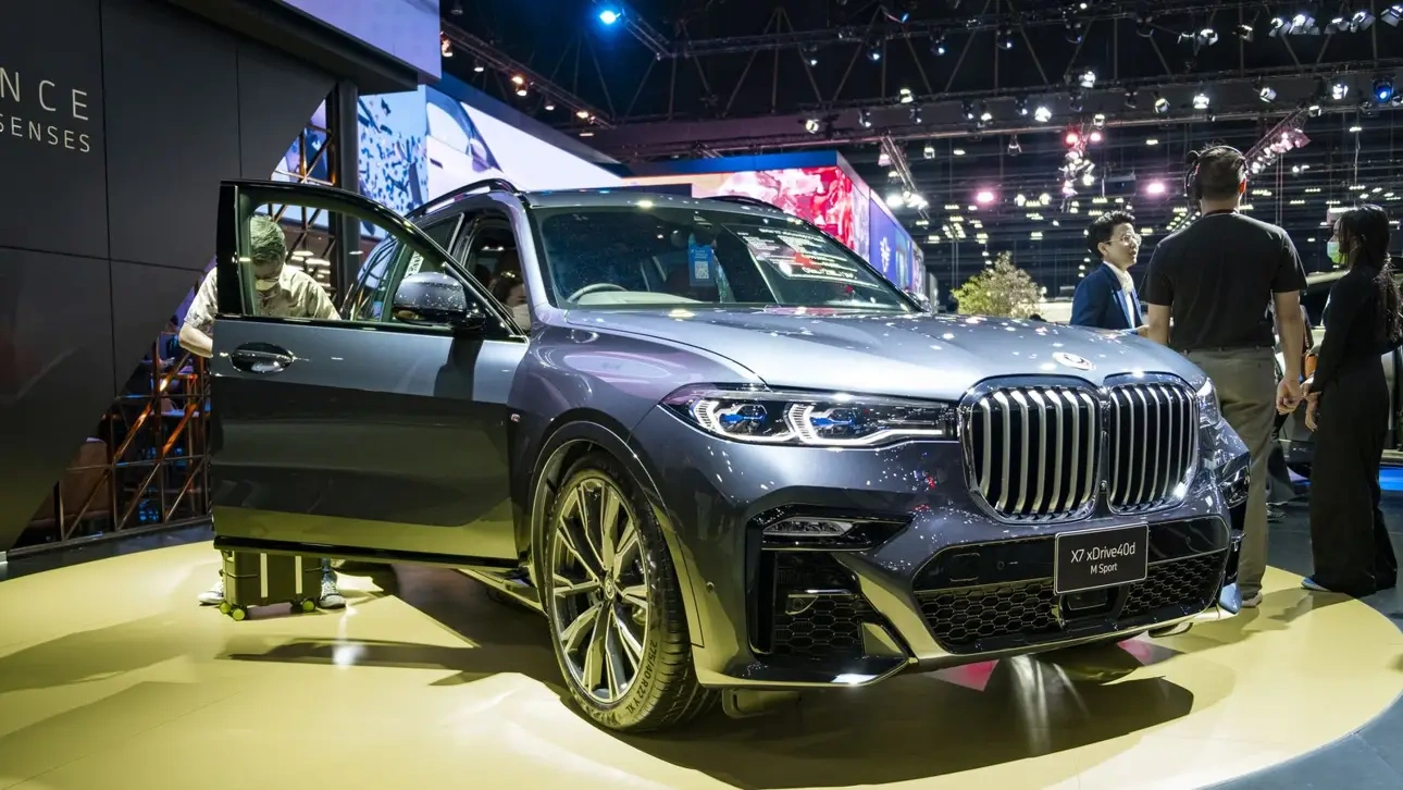  :  BMW        