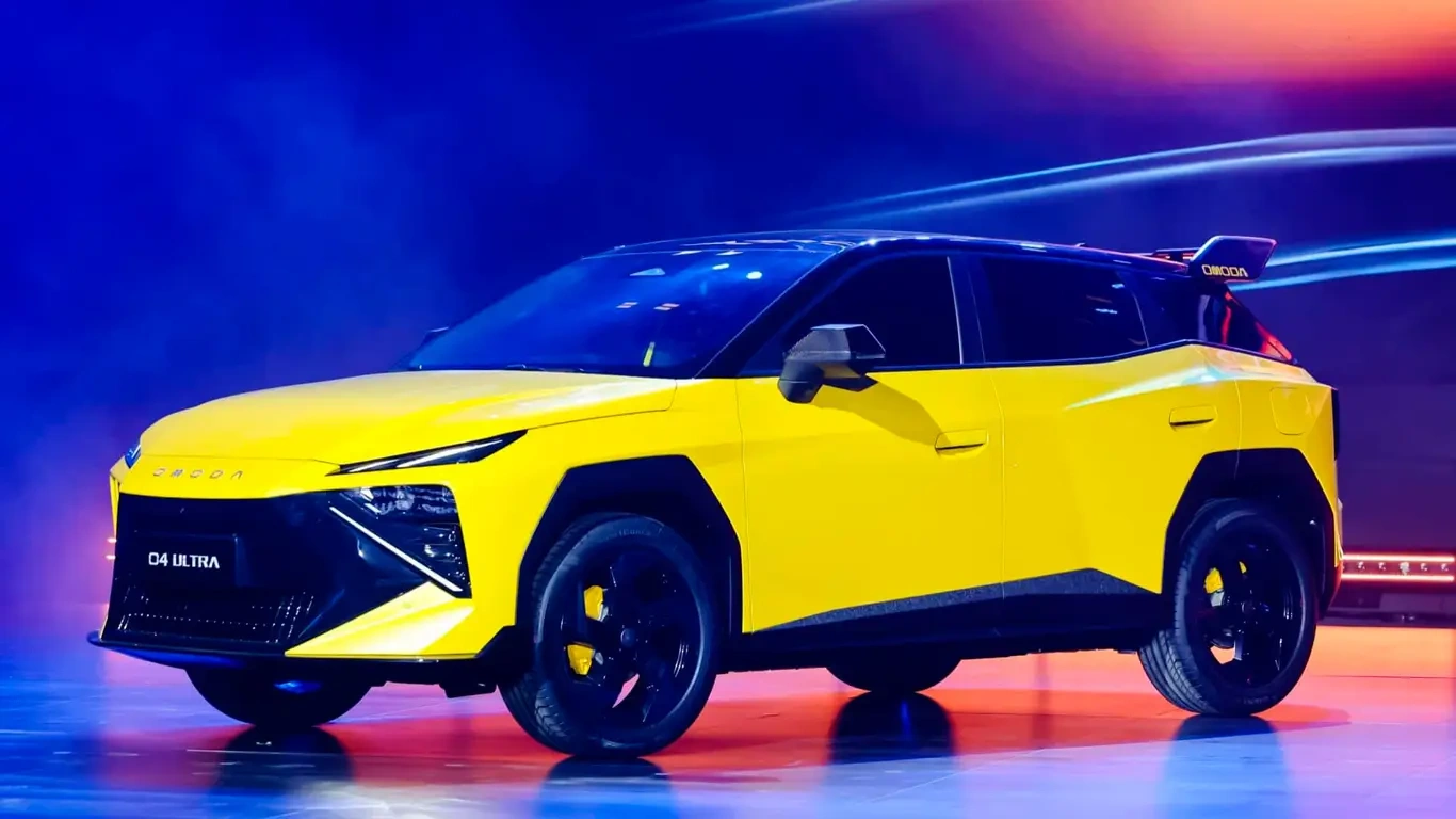 Omoda 4 Ultra   Lamborghini Urus: ,       