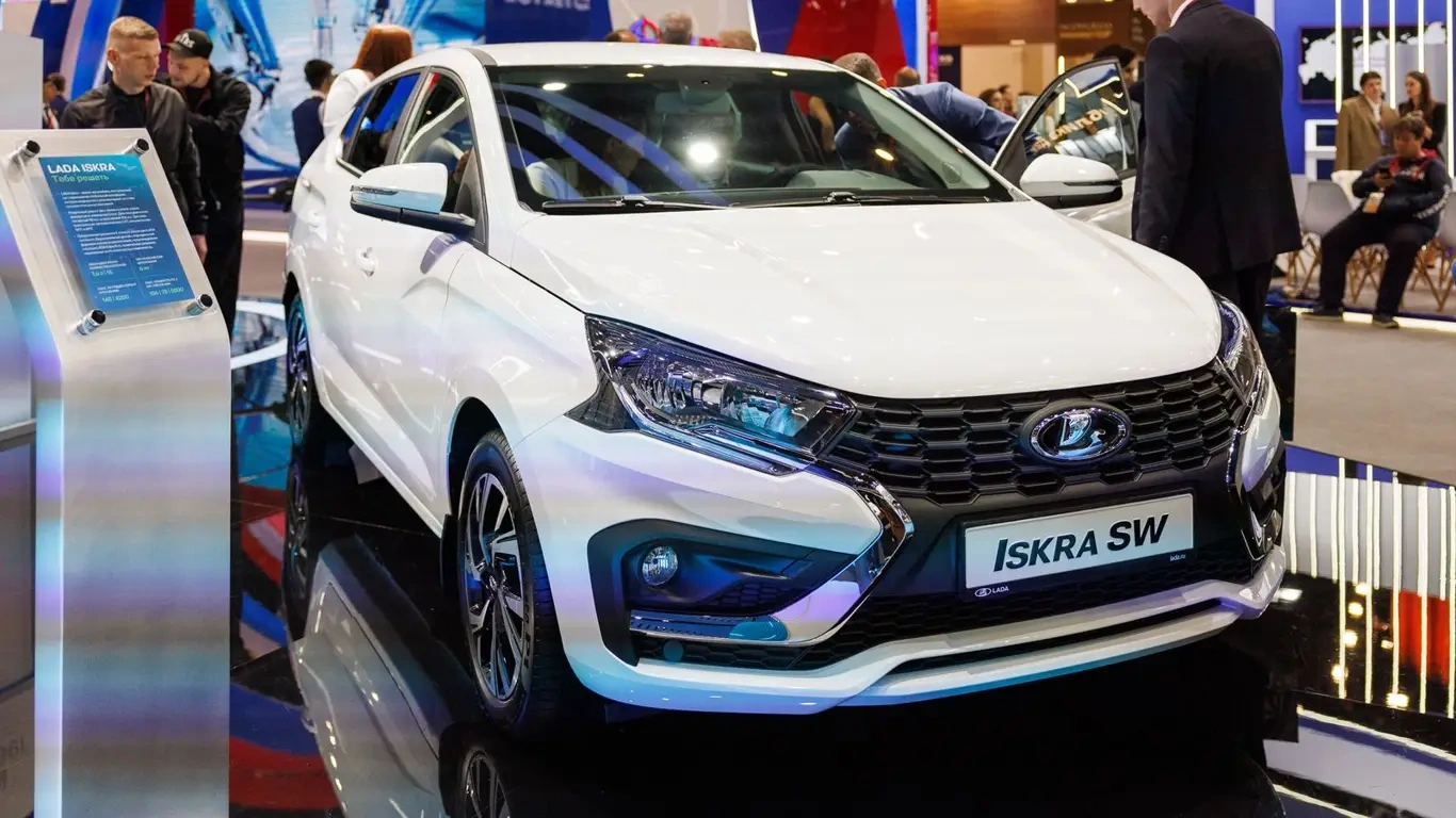   ,    :  LADA Iskra  ,  