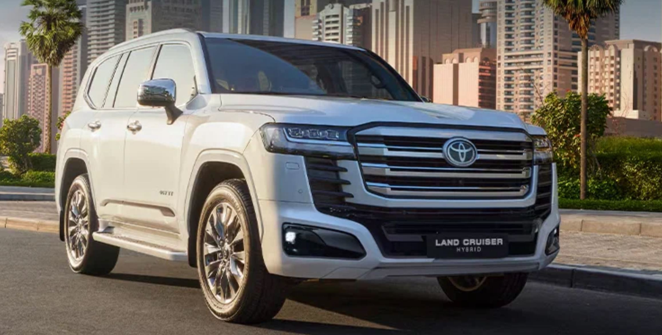   Land Cruiser 300           Lexus LX 700h