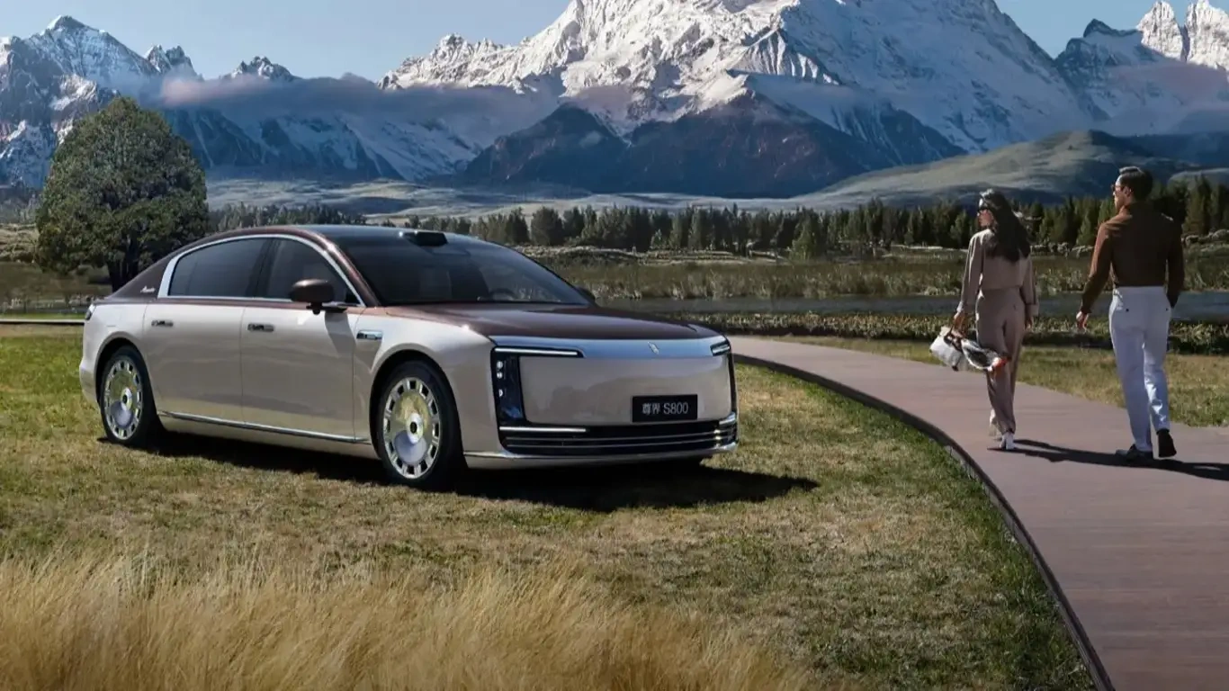 Китайский Maybach может потеснить LADA в России: популярную на родине модель привезли к нам